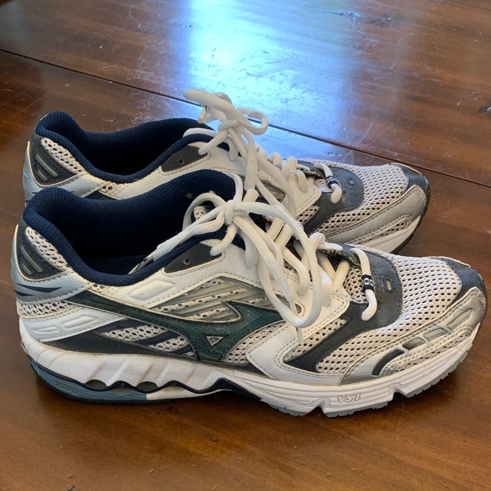 Mizuno Women’s White and Blue Athletic Shoes - Picture 4 of 7